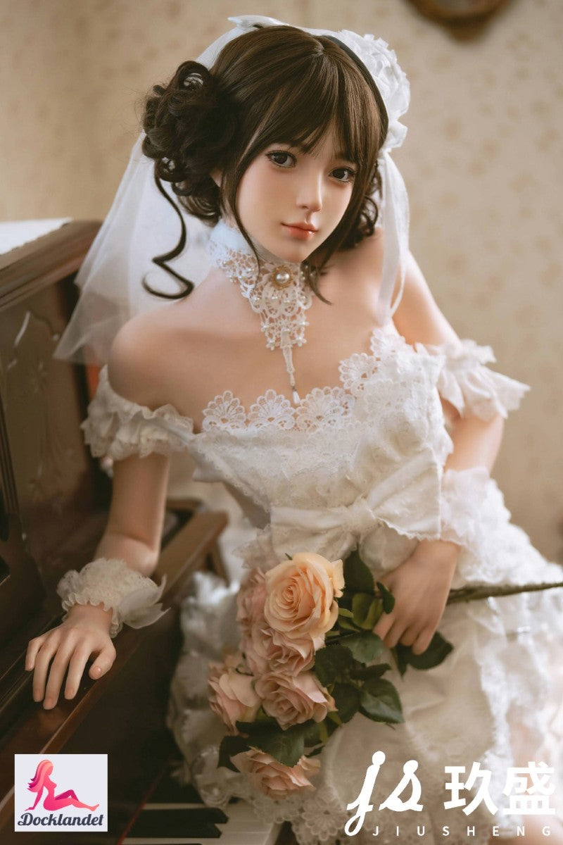 Lolita is an exclusive doll manufactured entirely in silicone by well-known brand Jiusheng. A 156 cm tall sex doll with a naturally shaped body and small breasts (B-cup). Lolita from Jiusheng is equipped with the latest features on the market such as weight reduction (only 26 kg) and head with movable jaw (ROS).